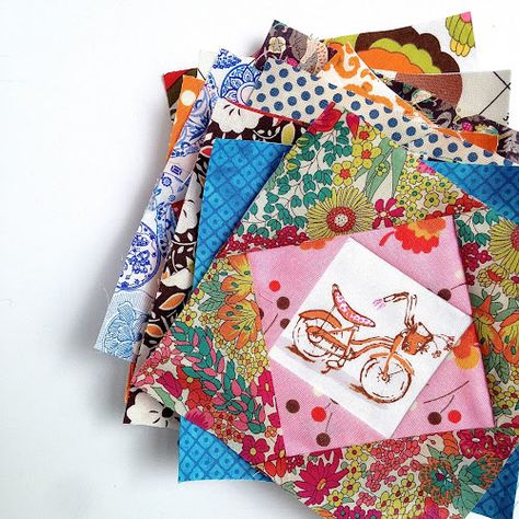 How to Create Perfect Fussy Cut Economy Blocks | Go-Go Kim Economy Block, Quilt Club, I Spy Quilt, Quilt Square Patterns, Paper Piecing Quilts, Patchwork Quilting, Paper Piecing Patterns, Quilting For Beginners, Quilting Techniques