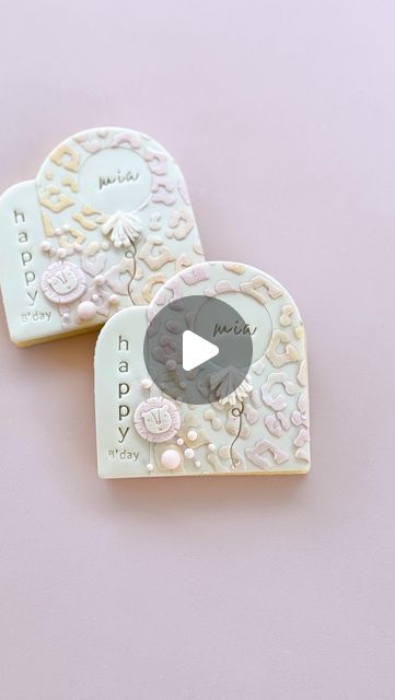 Mimi | Little Kookie Co on Instagram: "Cookie tutorial using 2 x stencils in the same cookie 🙌🏼 I’ve said it before, @sweetsticksau sweet stencils + @sweetlyimpressed font sets = match made in cookie heaven ✨ . . . . . . #cookietutorial #reelstutorial #cookiedecoratingvideo #safariparty #pastelparty #fondantdetails #cookiedecorator #pastelcookies" Fondant Cookies Tutorial, Font Sets, Pastel Party, Cookie Tutorials, Fondant Cookies, Font Setting, Cookie Stencils, Safari Party, February 15