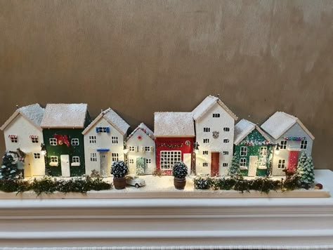 Christmas Houses Decoration, Wood Houses Craft Christmas, Wooden Christmas Village Houses, Wooden Christmas Houses, Painted Wooden Christmas Village Houses, Small Wooden Houses Craft Christmas, Tiny Wooden House Craft, Driftwood Art Diy, Small Wooden House