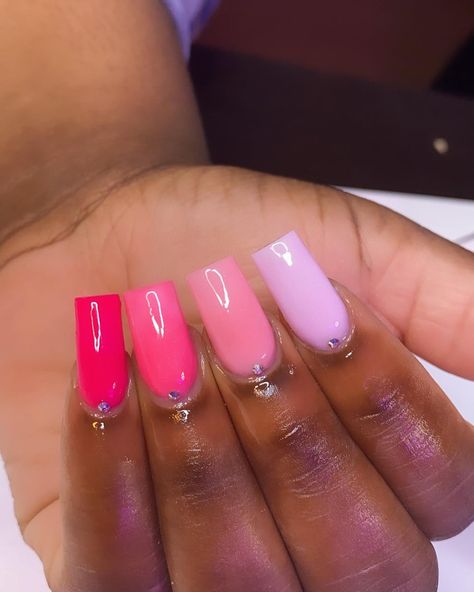 Short Medium Nails Acrylic Ideas, Medium Pink Acrylic Nails, Short Baddie Nail Designs, Purple Acrylic Nails Black Women, Acrylic Toe Nails, Simple Gel Nails, Glow Nails, French Acrylic Nails, Colored Acrylic Nails