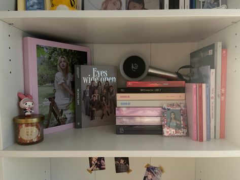 Twice Shelf, Kpop Shelves, Kpop Shelf Ideas, Cute Room Decor Ideas, Dr Bedroom, Fly To My Room, Kpop Room Ideas, Kpop Shelf, Kpop Lightsticks