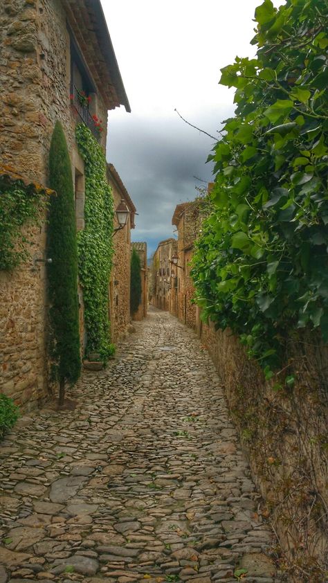 Hogsmeade Aesthetic, State Of Flow, Stone Road, Stone Architecture, Early In The Morning, Amazing Buildings, Story Setting, Stunning Photography, Concrete Jungle