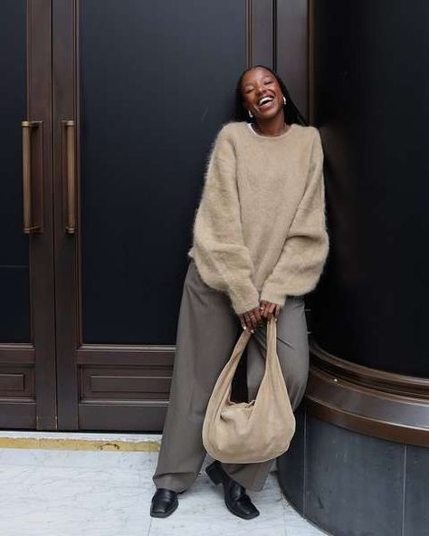 TAFFY (@taffymsipa) • Fotos e vídeos do Instagram Sweater With Trousers, Colours That Go With Grey, Satin Slip Skirt, Chic Winter Outfits, Simple Outfit, Taffy, Fuzzy Sweater, Winter Fits, Fashion People