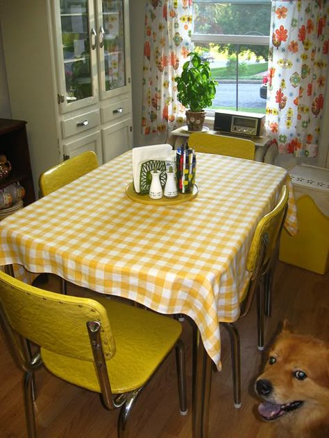 1950s Curtains, Cute Tablecloth, Funky House, Vintage Kitchen Curtains, Tablecloth Curtains, Kitsch Decor, Kitschy Kitchen, Retro Kitchen Decor, Dinette Sets