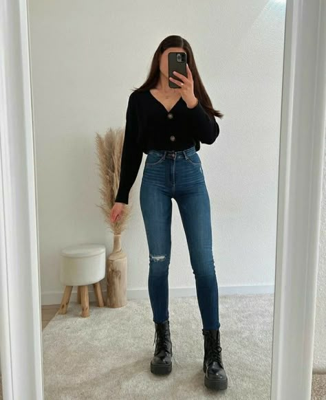 Ig Account Ideas, Outfits Juvenil, Outfit Botas, Outfits Con Jeans, Casual Attire For Women, Casual College Outfits, Casual Indian Fashion, Winter Fashion Outfits Casual, Fashion Outfits Casual