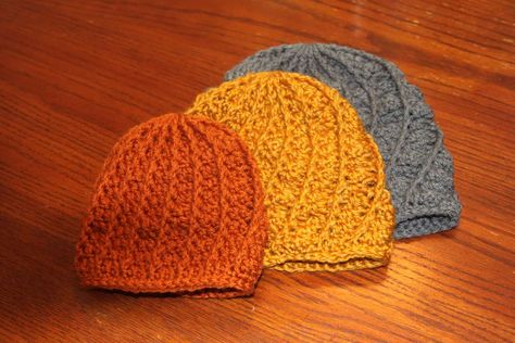 crochet spiral beanie free pattern Crochet Slippers Adult Free Pattern, Crochet Texture, Crochet Spiral, Spiral Crochet, Hats Crochet, Rose Crochet, Crocheted Hats, Front Post Double Crochet, Crochet Hat Free