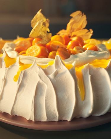 Pavlova With Lemon Curd, Semolina Cake Recipe, Risotto Dishes, Cape Gooseberry, Semolina Cake, Arabic Dessert, Cake Mixture, Popular Desserts, Elegant Desserts