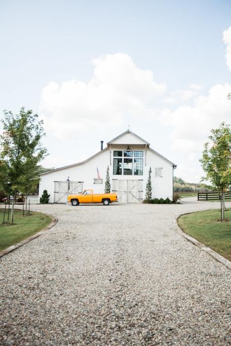 Farmhouse Gravel Driveway, White Farmhouse Landscape, White Gravel Driveway, Barn Landscaping Ideas, Farmhouse Driveway Entrance, White Barn House, Farmhouse Driveway, Converted Buildings, Pebble Driveway