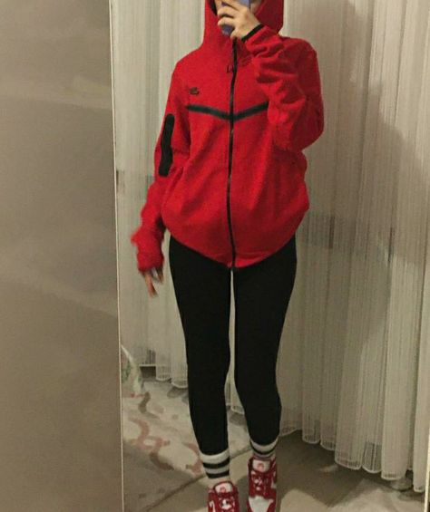 Nike Red Outfit, Red Nike Tech Outfit, Nike Stuf, Red Nike Hoodie Outfit, Red Nike Outfit, Tech Outfits Women, Nike Tech Red, Nike Tech Sweater, Nike Tech Fit