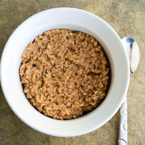 This Chocolate Peanut Butter Oatmeal is super low cal, good for you and keeps you full for hours. Tastes delicious and healthy to boot! So yummy! Peanut Butter Protein Oatmeal, Pb Overnight Oats Healthy, Pb Chocolate Oatmeal, Peanut Butter Quick Oats, Chocolate Pb Overnight Oats, Pb2 Recipes, Low Calorie Chocolate, Peanut Butter Oats, Peanut Butter Powder