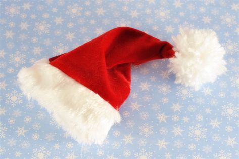 Tiny Santa Hats Diy, Small Santa Hats, Mini Santa Hats Diy, Diy Santa Hat, Mini Santa Hat, Life Is Crazy, Santa Hat Pattern, Hat Template, Diy Santa