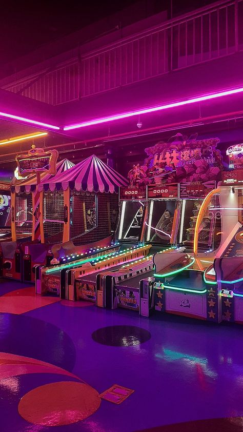 Y2k Places Aesthetic, Pink Arcade Aesthetic, Arcades Aesthetic, Arcade Aesthetic Wallpaper, Arcade Background, Arcade Core, Arcade Wallpaper, Aesthetic Arcade, Neon Arcade