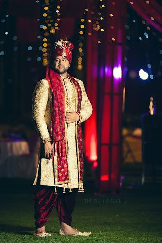 Hindu Wedding Photos, Marriage Poses, Bride Groom Photoshoot, शादी की तस्वीरें, Indian Bride Poses, Indian Bride Photography Poses, Groom Pose, Indian Wedding Poses, Groom Dress Men