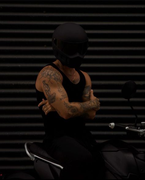 insta from: @/jonanwiergo Tattooed Motorcycle Men, Motorcycle Guys Men, Biker Aesthetic Male, Motorbike Men, Biker Guys, Biker Boy, Black Site, Motorcycle Guy, Hot Biker Guys