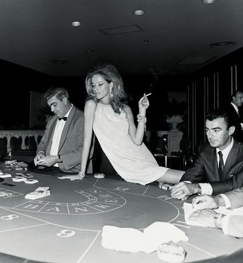 Franco Rubartelli, Bong Girl, 1967 Fashion, Mafia Wives, 007 Casino Royale, Old Vegas, Paris Vogue, Jean Shrimpton, Jerry Hall