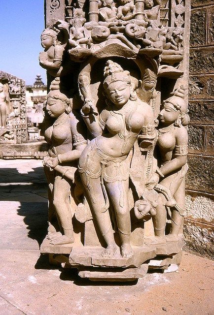 Khajuraho Temple, भारतीय इतिहास, Historical Sculptures, Ancient Indian Art, Indian Temple Architecture, Hindu Statues, Ancient Statues, Indian Sculpture, Ancient Sculpture