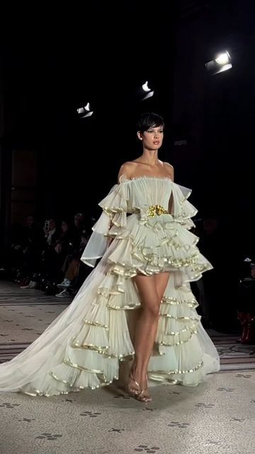 Fashion and celebrities on Instagram: "What dress did you like the most? 💗 Rami Al Ali Haute Couture Spring Summer'23 Paris Couture Week #ramialali #vestidolindo #hermoso #aesthetic #hautecouture #pariscoutureweek #altacostura" Ruffle Dress Runway, Runway Fashion Outfits, Fashion Week Aesthetic, Fashion Week Dresses, Rami Al Ali, Paris Couture Week, Divine Proportion, Haute Couture Looks, Paris Fashion Week Runway