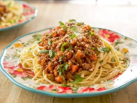 Recipe of the Day: Ree's Slow-Cooker Bolognese | Feed a crowd — up to 16! — with this hearty Bolognese, or divide the meaty sauce into smaller portions you can easily grab from the freezer another night. Either way, you can't go wrong with this recipe. Slow Cooker Bolognese, Bolognese Recipe, Bolognese Sauce, Best Slow Cooker, Easy Slow Cooker Recipes, Ree Drummond, Crock Pot Cooking, Meat Sauce, Easy Slow Cooker