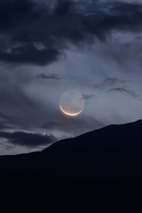 Full Moon Photography, Moon Clouds, Moon Shadow, The Moon Is Beautiful, Look At The Moon, Dancing In The Moonlight, Sky Moon, Moon Pictures, Star Cloud