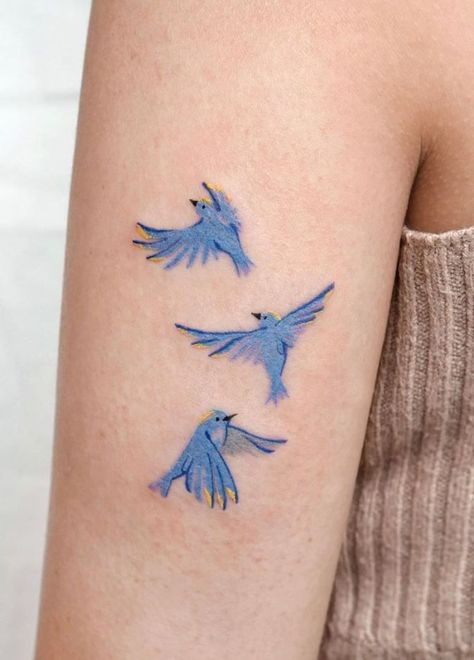 Tiny Birds Tattoo, Bird Tattoo Sketch, Lovebird Tattoo, Blue Bird Tattoo, Mundo Hippie, Small Bird Tattoos, Parrot Tattoo, Tiny Bird Tattoos, Bluebird Tattoo