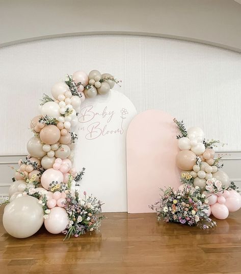 Flower Baby Shower Theme, Spring Baby Shower Themes, Birthday Party Decoration Ideas, Panel Backdrop, Baby Shower Balloon Arch, Party Decoration Ideas, Bridal Shower Balloons, Baby Shower Theme Decorations, Wildflower Baby Shower