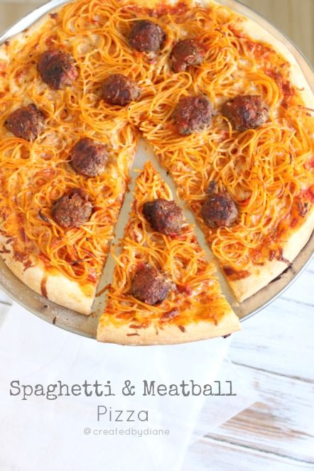 Spaghetti Pizza, Meatball Pizza, Pasta Pizza, Pizza Flavors, Hidden Veggies, Spaghetti And Meatballs, Spaghetti Recipes, Weird Food, A Pizza