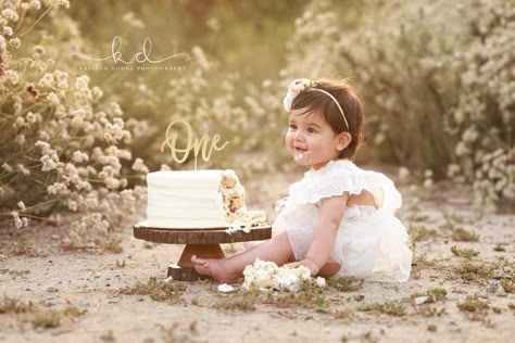 Whimsical 1st Birthday Photoshoot, Smash Cake Flowers, Wildflower Baby Photo Shoot, Whimsical First Birthday Photoshoot, 1st Birthday Diy Photo Shoot Ideas, Outside Cake Smash Photoshoot, Outdoor Cake Smash Girl, 1st Birthday Outdoor Photoshoot, Outdoor Smash Cake Photoshoot