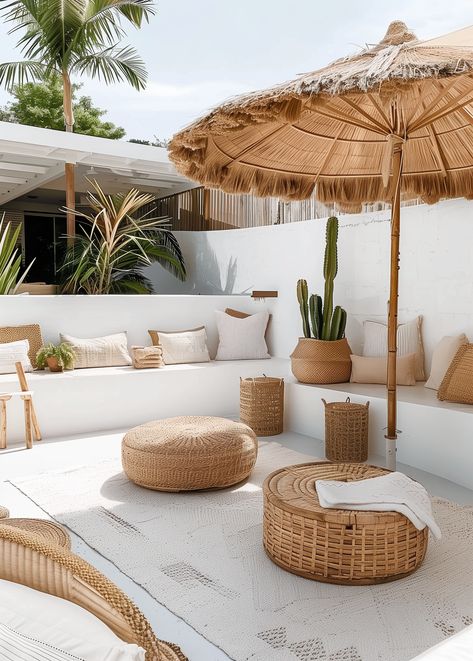 White Backyard Patio Ideas, Ibiza Outdoor Living, Ibiza Home Interiors, Ibiza Backyard, Ibiza Home Decor, Ibiza Beach House, Ibiza Inspired Gardens, Terrasse Ibiza Style, Outdoor Small Patio Ideas