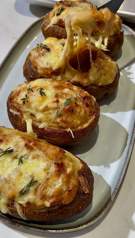 French Onion Twice Baked Potatoes Recipe French Onion Twice Baked Potatoes, Fancy Baked Potatoes, French Onion Potatoes, Baked Potato Dinner, Twice Baked Potatoes Recipe, Potato Oven, Veg Meals, Twice Baked Potato, Carmelized Onions