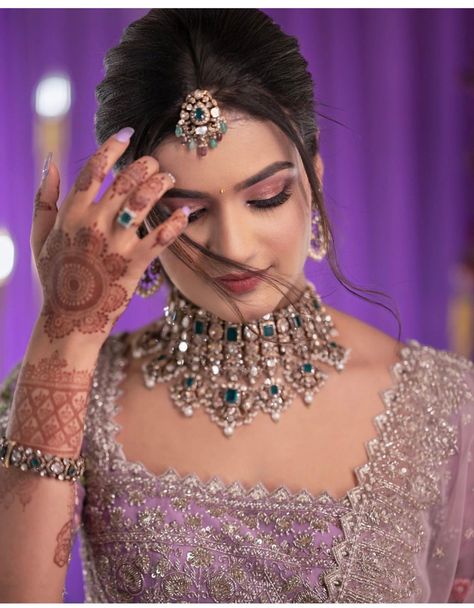 Simple Engagement Makeup Indian, Lavender Lehenga, Party Poses, Ceremony Outfit, Latest Bridal Lehenga Designs, Engagement Look, Sangeet Outfit, Engagement Makeup, Wedding Lehenga Designs