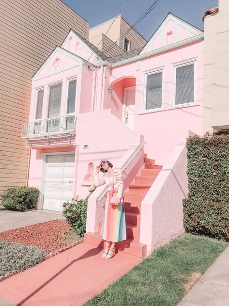 Pink House Exterior, The Pink House, Inmobiliaria Ideas, Cute Nerd, Dream Bedrooms, Style Short Hair, Pink Palace, Pastel House, Pink House