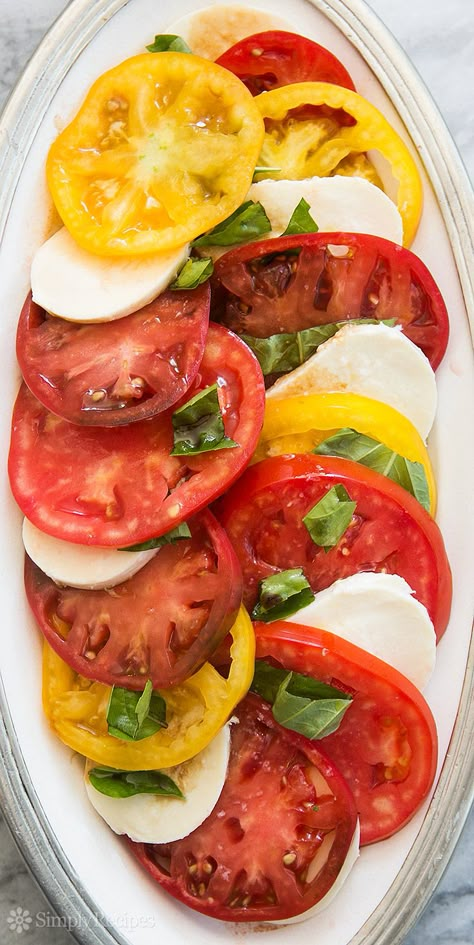 Salad Caprese, Tomato Farm, Mozzarella Caprese, Tomato Mozzarella Basil, Basil Mozzarella, Tomatoes And Mozzarella, Tomatoes Recipes, Caprese Salad Recipe, Grow Tomatoes