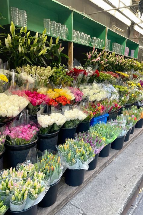 Buy Yourself Flowers, Street Flowers, Romanticize Your Life, Instagram Photo Dump, Vacation Pics, New York Vibes, Inspo Instagram, Flower Stand, Market Street