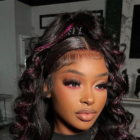 Highlight Black Women, Hairstyle With Highlights, Sweet 16 Hairstyles, Highlight Black, Hair Glamour, Claw Clip Hairstyle, Cute Wigs, Clip Hairstyle, Frontal Wig Hairstyles