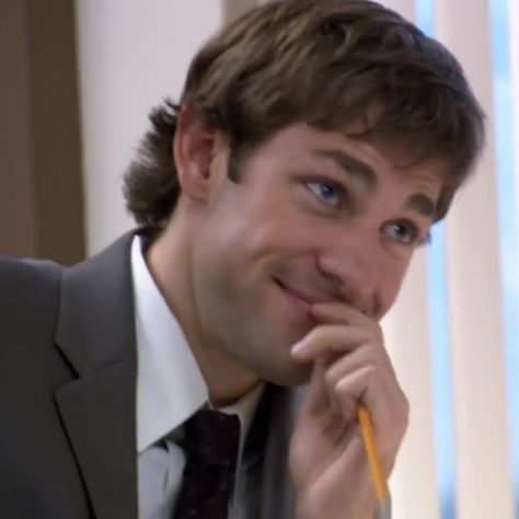 Young John Krasinski, Jon Krasinski, Jim Halpert Cute, Jim Halpert Aesthetic, Jim Office, Jim From The Office, Jim The Office, The Office Us, Taper Fade Short Hair