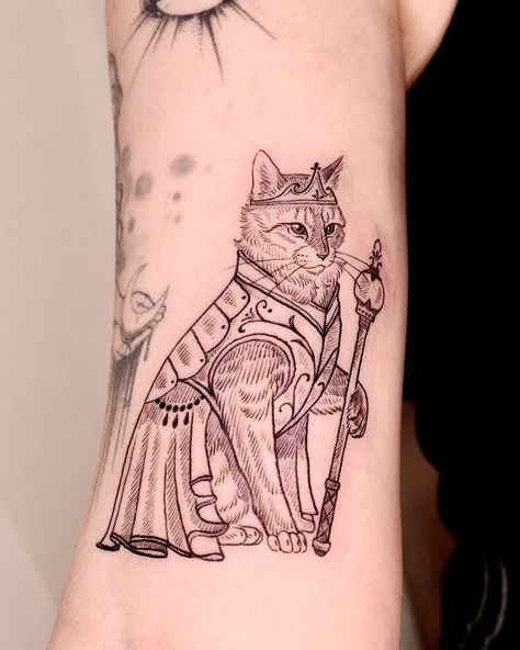 Feline Royalty 👑 Thank you Sophia for allowing me to create and tattoo this design of your cat Doody! #middleagestyle #goldcoasttattoo #brisbanetattoo #brisbanetattooartist #goldcoasttattooartist #medievalart #knight #knighttattoo #animaltattoo #cattattoo #pettattoo #lotrtattoo #lotrart #emiscape #bg3 #cosplay #highfantasy #fantasy #darkfantasy #etching #renfaire #artistsguild Bg3 Cosplay, Serious Tattoos, Hobbit Tattoo, Armour Tattoo, Brisbane Tattoo, Lotr Tattoo, Medieval Tattoo, Knight Tattoo, Lotr Art