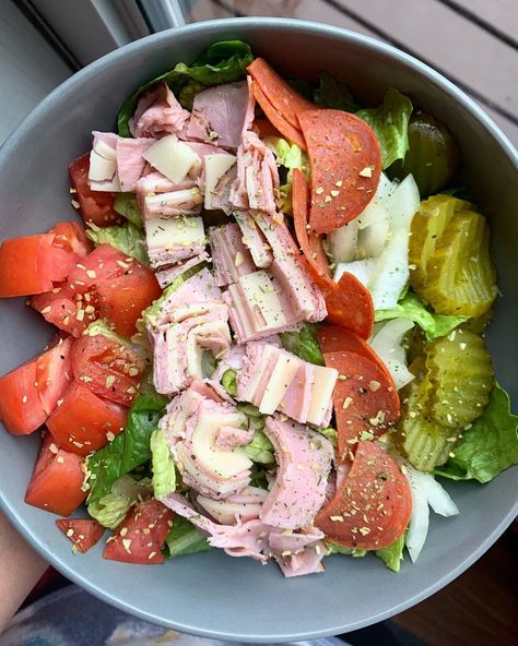 ℂ𝕙𝕖𝕝𝕤𝕚𝕖 on Instagram: “Sub in a tub salad ✨ . I’ll never stop sharing these beauts! So delicious, satisfying and pretty to look at!! . I always sprinkle mine with…” Sub In A Tub Salad, Keto Salads, So Delicious, Sprinkles, Meal Prep, Low Carb, To Look, Salad, Instagram