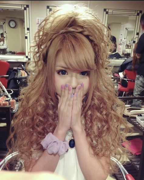 Curly Hairstyles Male, Gyaru Hair, Hairstyles Male, Agejo Gyaru, Gyaru Fashion, Hair Stylies, Knotless Braids, Hair Reference, Jairzinho