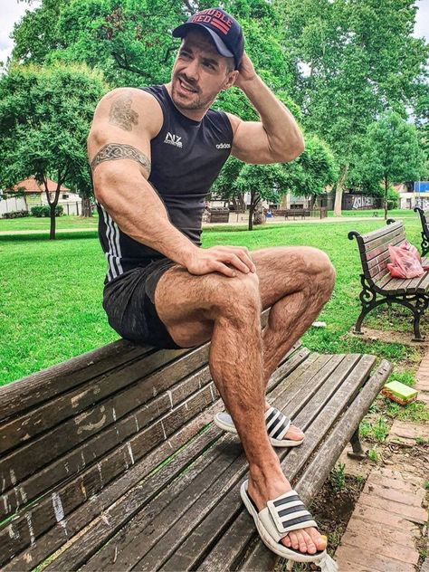 Muscular Men Fashion, Gym Men Motivation, Male Pinup, Perfect Physique, Preppy Men, Gym Outfit Men, Men Slides, Bear Men, Americana Fashion