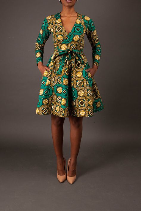 50+ best African print dresses | Looking for the best & latest African print dresses? From ankara Dutch wax, Kente, to Kitenge and Dashiki. All your favorite styles in one place (+find out where to get them). Click to see all! African Print Clothing, Afrikaanse Mode, African Textile, Printed Short Dresses, Ankara Dresses, Ankara Style, African Inspired Fashion, African Print Dresses, Kitenge