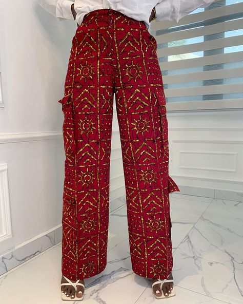 Practical Afrocentric fashion for the modern you, fashionably functional, the OMAWUMI CARGO PANTS 🥰 Features: - Not lined - Comes with 6 pockets (pockets for days) 😁 3 on each legs - Has elastic band at the back waist area - Has zipper and a button at the front for opening and closing PRICE: N34,000 To order: Kindly send a dm Note: other print options available #ankaracargopants #ankarapants #ankarastyles #thelnstyles Ankara Cargo Pants Outfit, Ankara Cargo Pants, Fall Essentials Wardrobe, Essentials Clothes, Ankara Pants, African Kimono, Essentials Wardrobe, Afrocentric Fashion, Outfit Ideas Fall