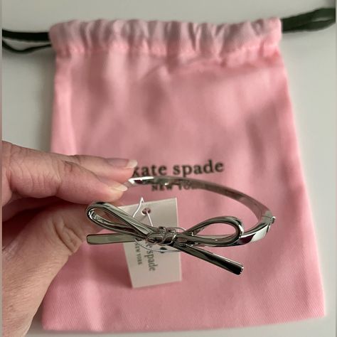 Nwt Silver Kate Spade Bow Bracelet. Smoke Free Home, Never Been Worn Tiffany Bow Bracelet, Cute Christmas Accessories, Girly Jewelry Silver, Silver Bow Jewelry, Vintage Jewelry Silver, Aesthetic Wishlist Ideas, Gift Wishlist Ideas, Wishlist Ideas I Want, Cute Silver Jewelry