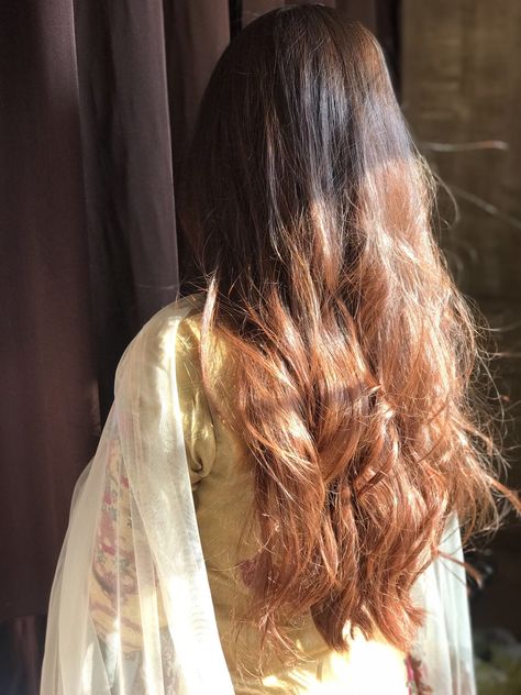 Indian Hair Colour Ideas, Pakistani Hair Color, Brown Hair In Sunlight, Indian Brown Hair, Indian Hair Aesthetic, Brown Hair In The Sun, Indian Hair Dye, Pakistani Hair Colour, Golden Brown Hair Colors