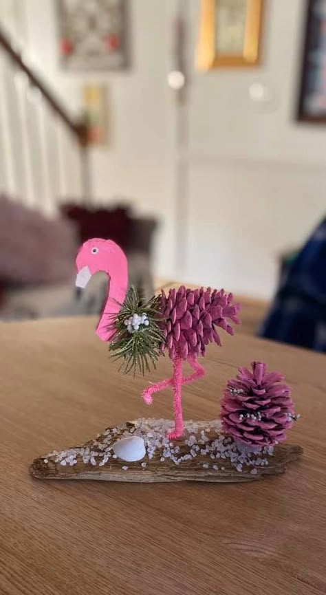 Pinecone Crafts Kids, Pinecone Crafts Christmas, Flamingo Craft, Painted Pinecones, Decoration Vitrine, Pine Cone Art, Holiday Crafts Diy, Handmade Christmas Crafts, Pine Cone Decorations