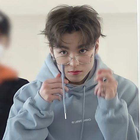 vernon chwe Vernon Cute, Svt Vernon, Soft Boy Aesthetic, Chwe Hansol, Hansol Vernon, Vernon Hansol, Choi Hansol, Lovers Pics, Vernon Seventeen