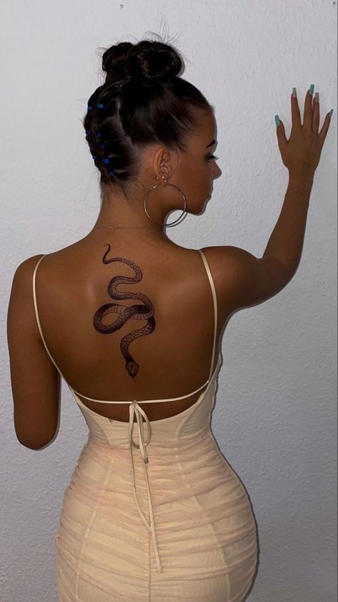 Spin Tattoos For Women Snake, Libra Spine Tattoos For Women, Snake Tatoos Woman, Snake Tattoo Feminine, Tattoo Espalda Mujer, Snake Spine Tattoo, Snake Back Tattoo, Black Snake Tattoo, Spine Tats