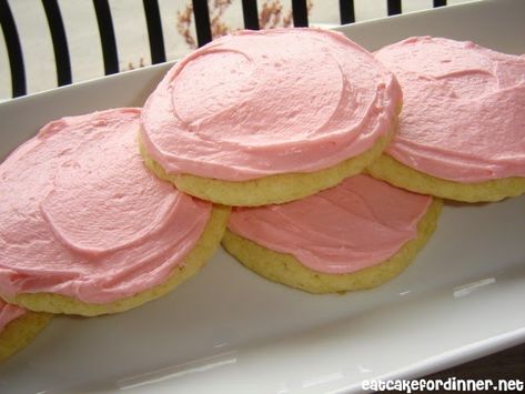 Eat Cake For Dinner: Soft Cookies with Pink Icing Frosting Cookies, Swig Sugar Cookies, Frosted Cookies, Soft Cookies, Pink Cookies, Sugar Cookie Icing, Bloc Party, Delicious Deserts, Pink Icing