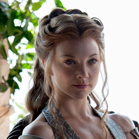 Margery Tyrell Hairstyles, Margery Tyrell Hair, Margaery Tyrell Hair, Tv Hairstyles, 1940s Wedding Hair, Margery Tyrell, Margaery Tyrell, Eyeliner Styles, Natalie Dormer