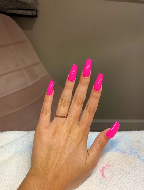 Hot pink coffin nails Magenta Nails, Neon Pink Nails, Gel Nails At Home, Hot Pink Nails, Blue Nail, Summer Acrylic Nails, Pink Nail, Pink Acrylic Nails, Beautiful Nail Designs