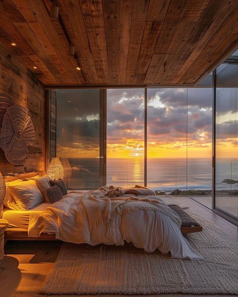 Attic Bedroom With Balcony, House With View Of Ocean, Home With Ocean View, House In Front Of The Sea, Beach Rich Aesthetic, House Near Ocean, Sydney Beach House, Cozy Luxury House, Natural House Exterior